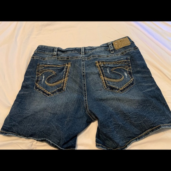 Silver Jean Co Suki Shorts - Picture 2 of 5